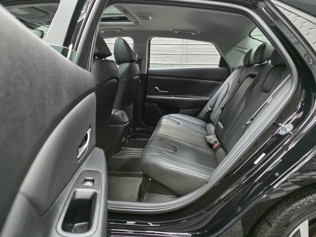 Used 2024 Hyundai Elantra Limited FWD image 15