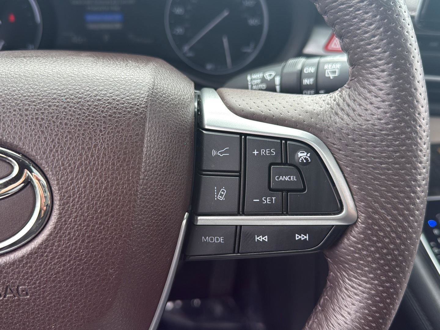 Used 2022 Toyota Sienna Platinum image 30