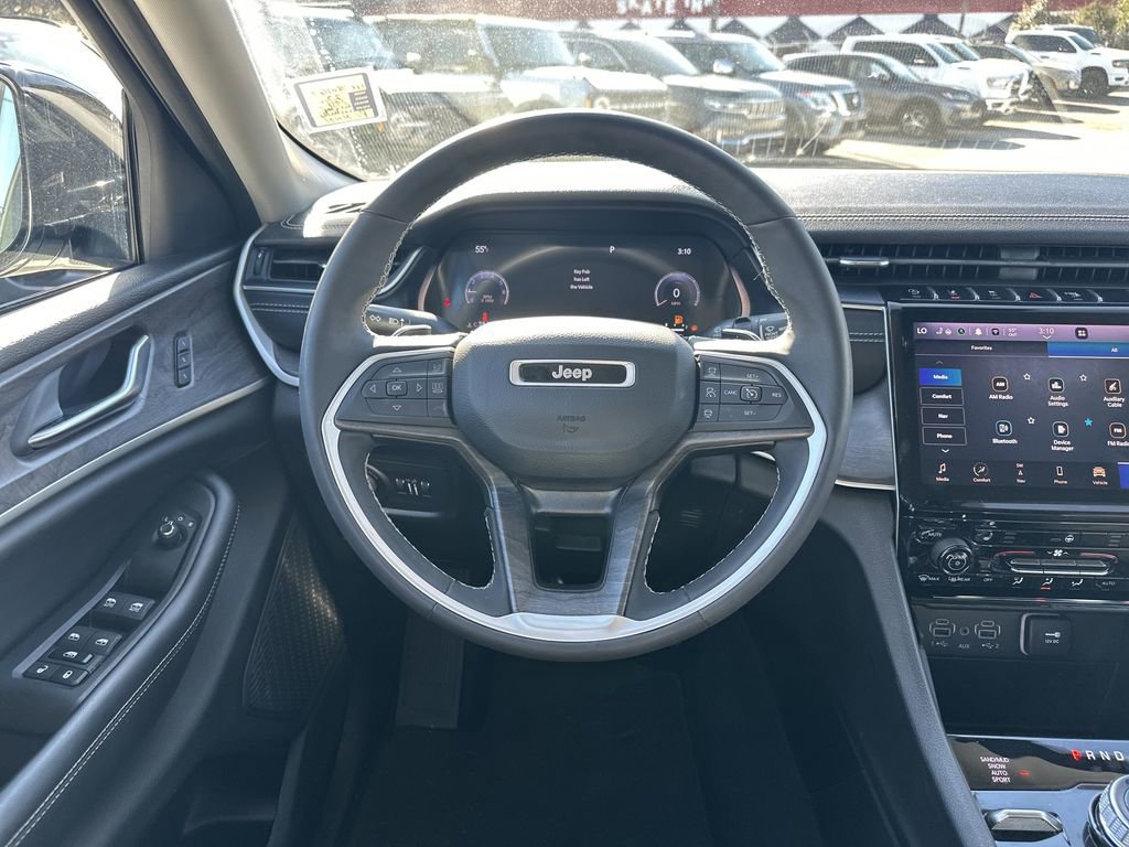 Used 2023 Jeep Grand Cherokee L Limited w/ Black Appearance Package image 25