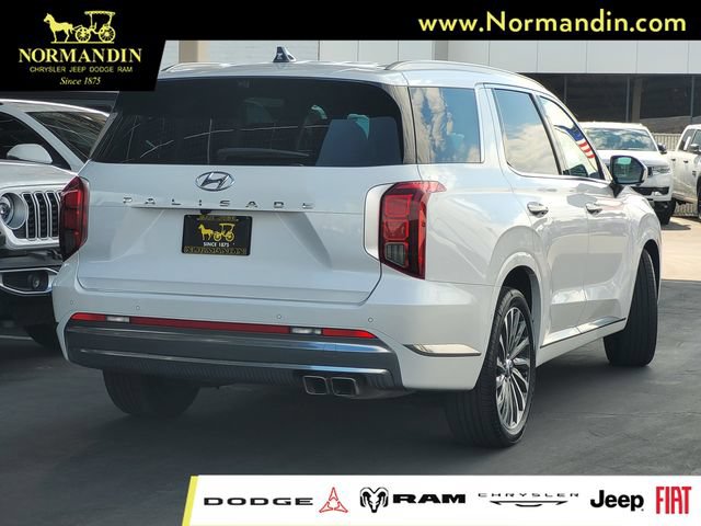 Used 2024 Hyundai Palisade Calligraphy FWD image 3