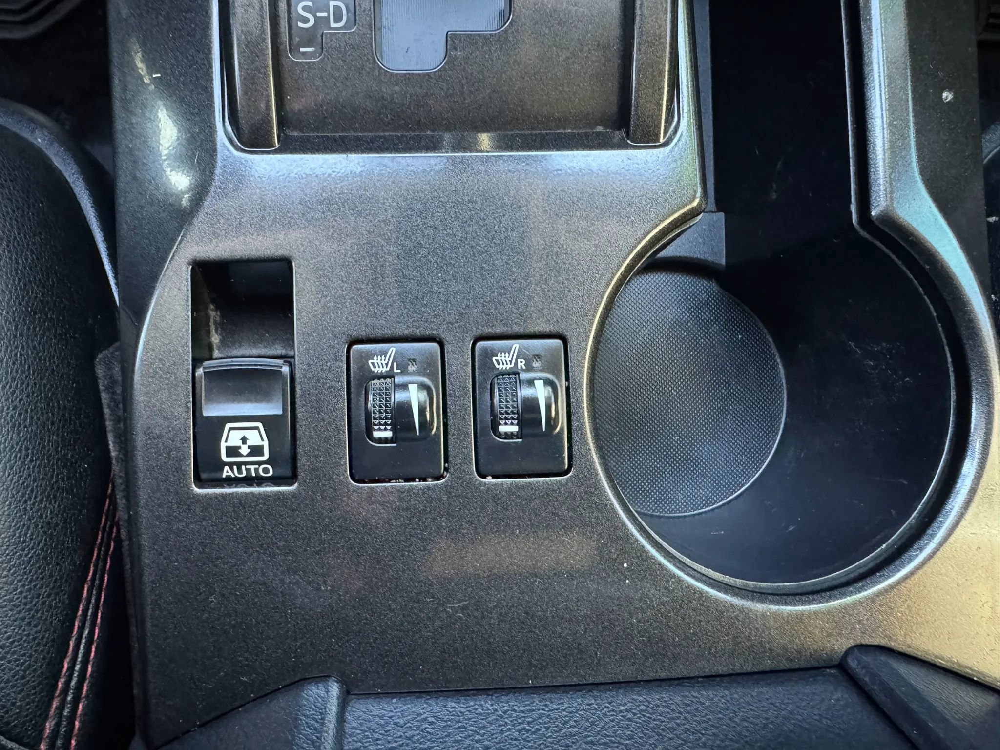Used 2015 Toyota 4Runner SR5 AWD/4WD image 17
