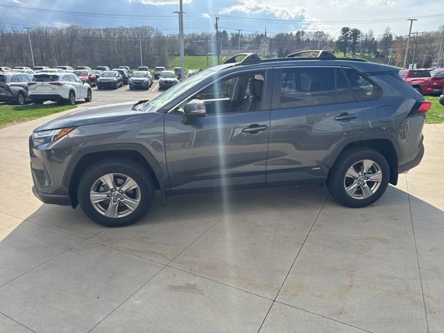 Used 2022 Toyota RAV4 XLE image 4