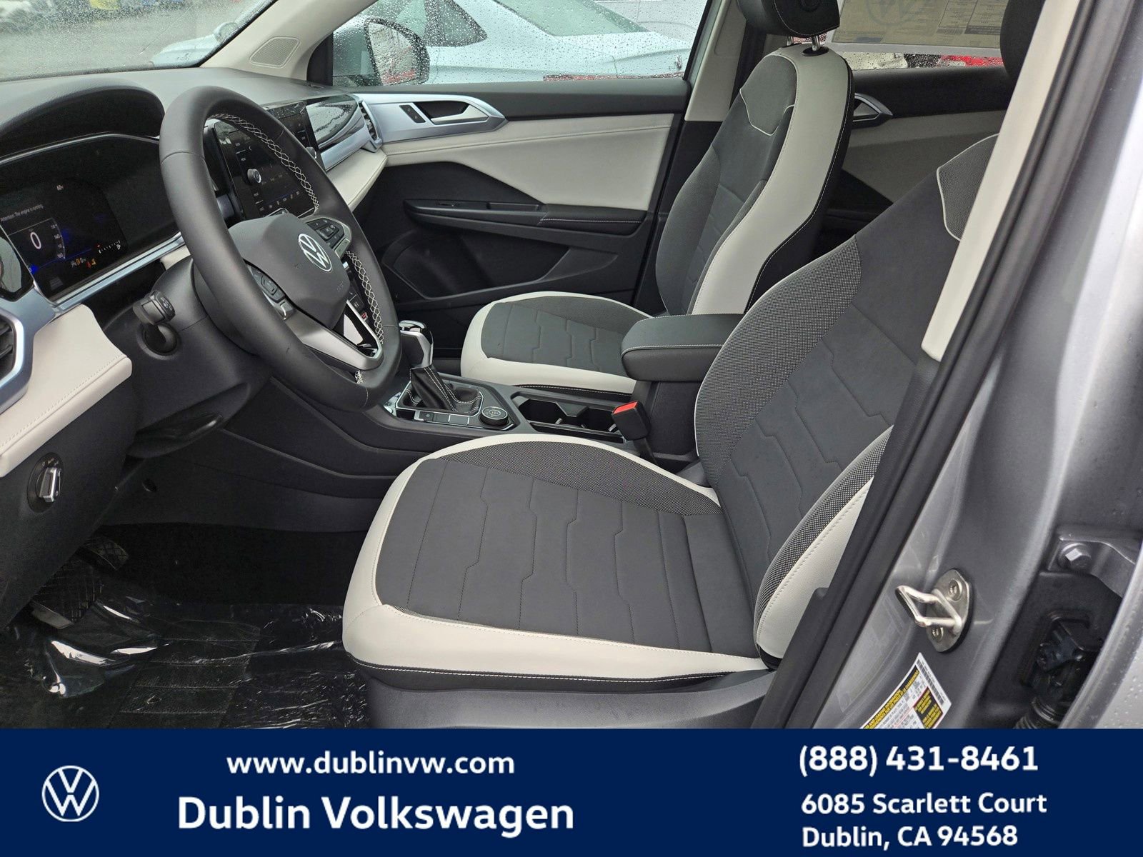 New 2025 Volkswagen Taos SE image 13