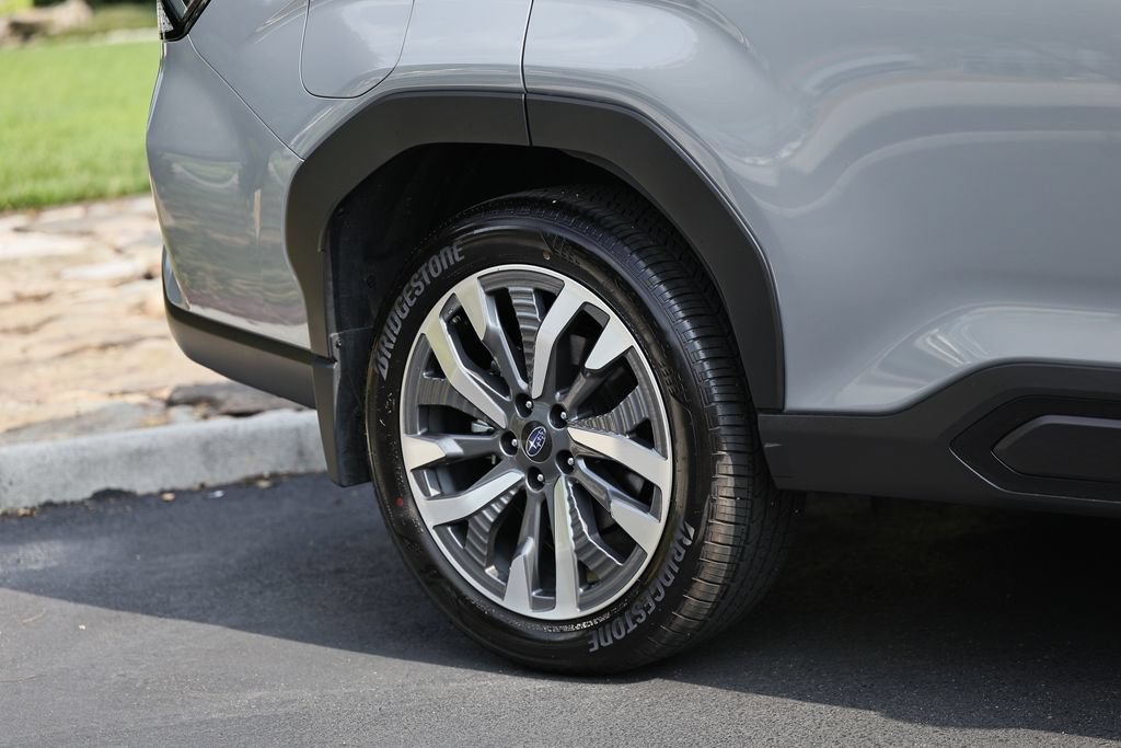 Used 2025 Subaru Forester Touring AWD/4WD image 5
