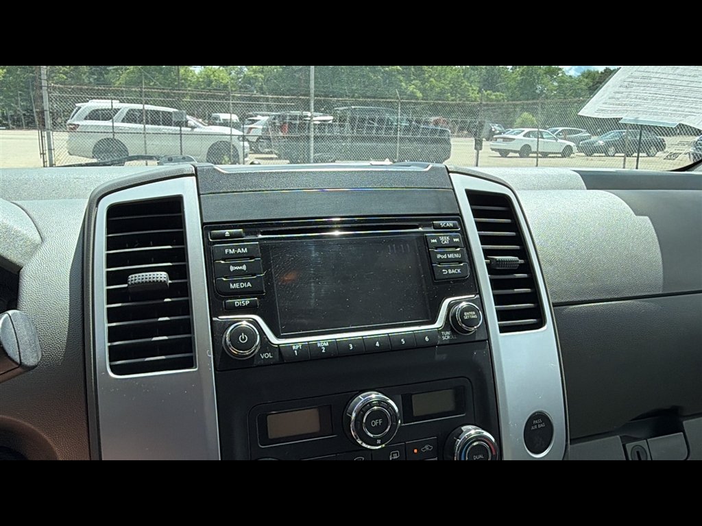 Used 2018 Nissan Frontier SV AWD/4WD image 18