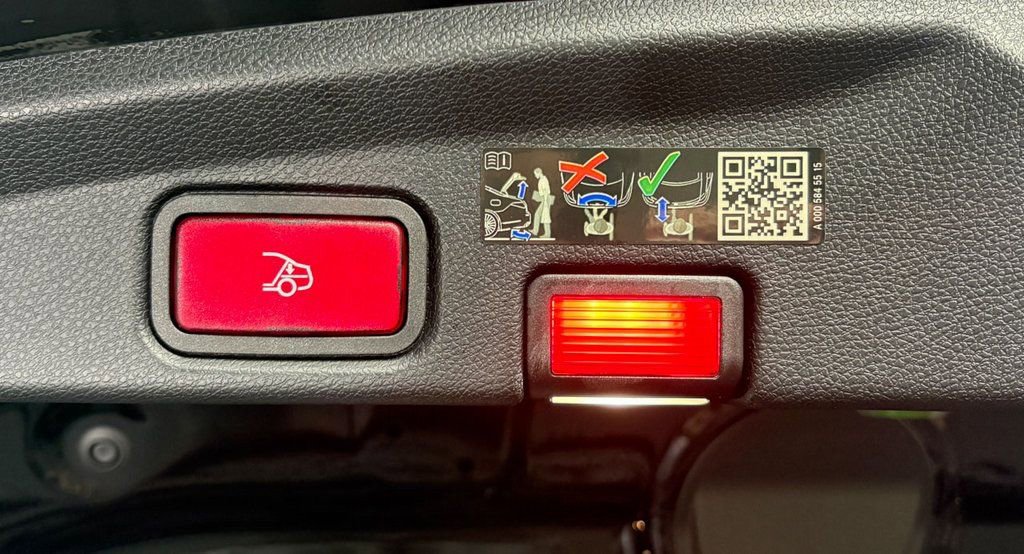 Used 2023 Mercedes-Benz E 450 4MATIC Cabriolet image 31