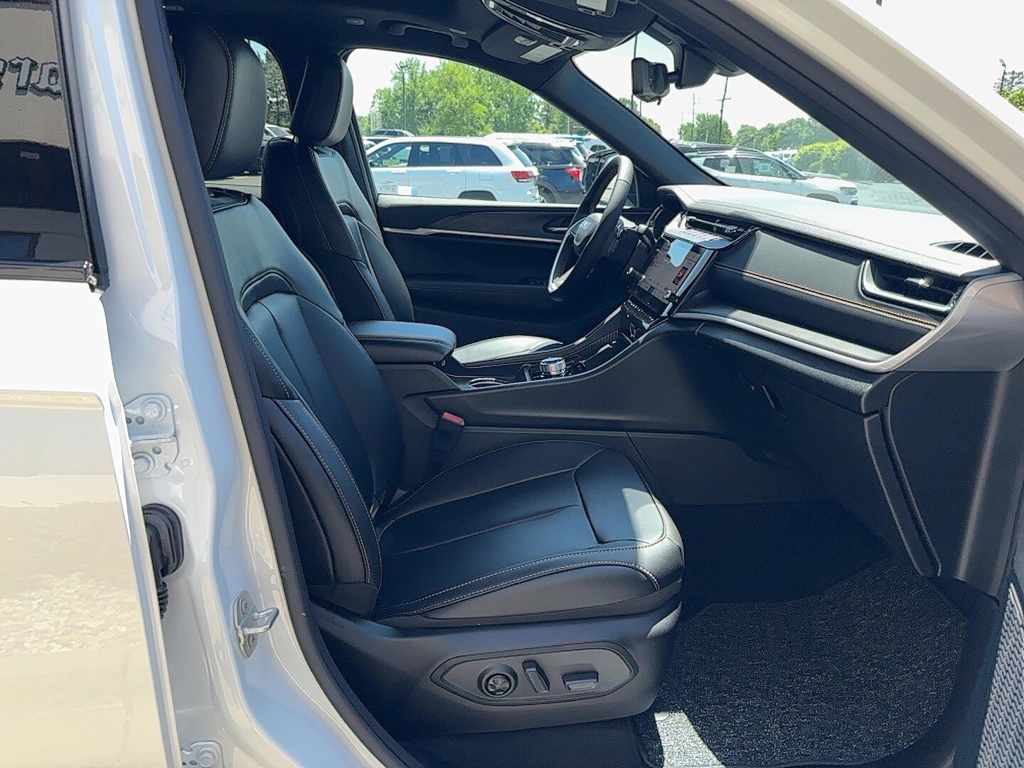 New 2026 Jeep Grand Cherokee Limited AWD/4WD image 7