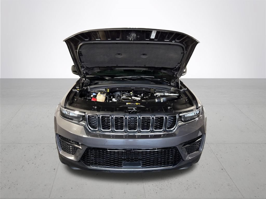 Used 2023 Jeep Grand Cherokee Laredo w/ Luxury Tech Group I AWD/4WD image 21