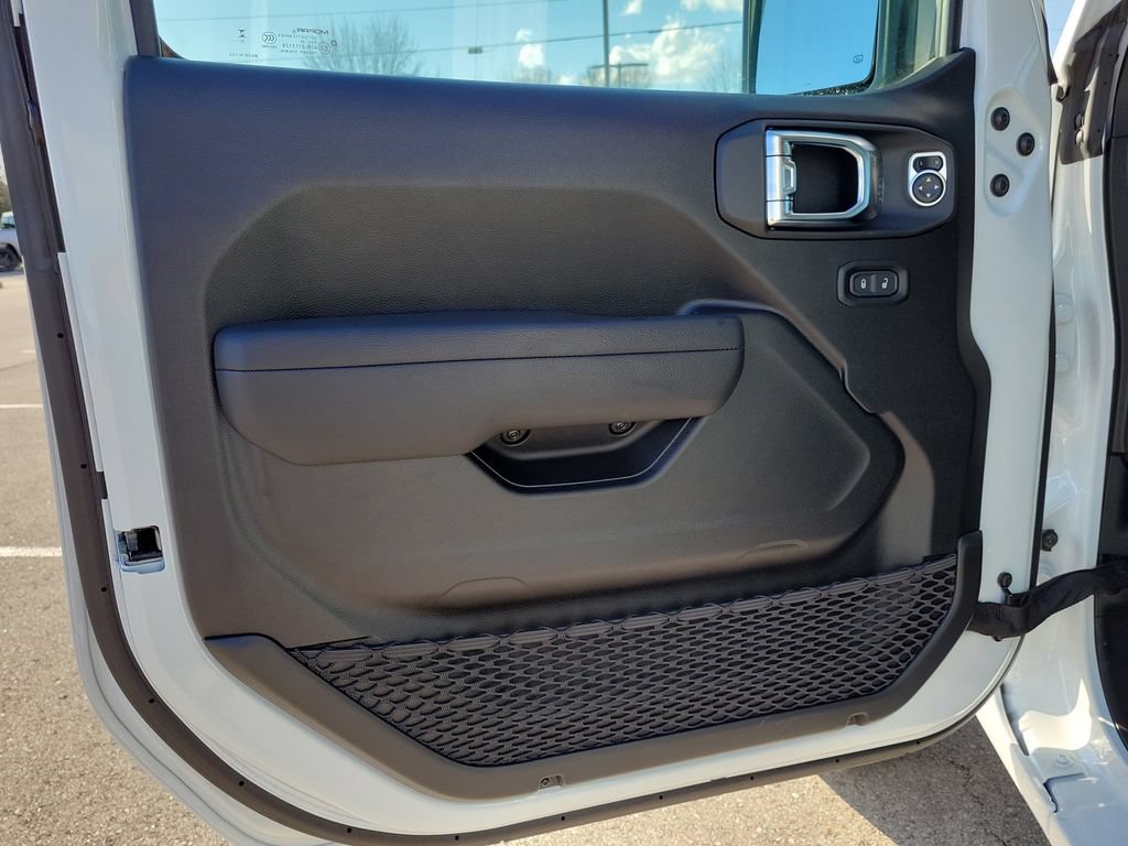 New 2025 Jeep Gladiator Sport AWD/4WD image 17