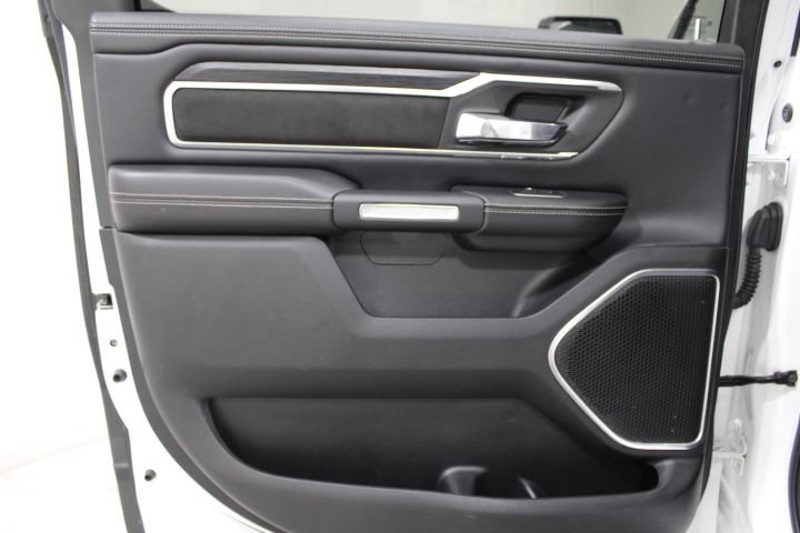 Used 2023 RAM 1500 Laramie AWD/4WD image 18