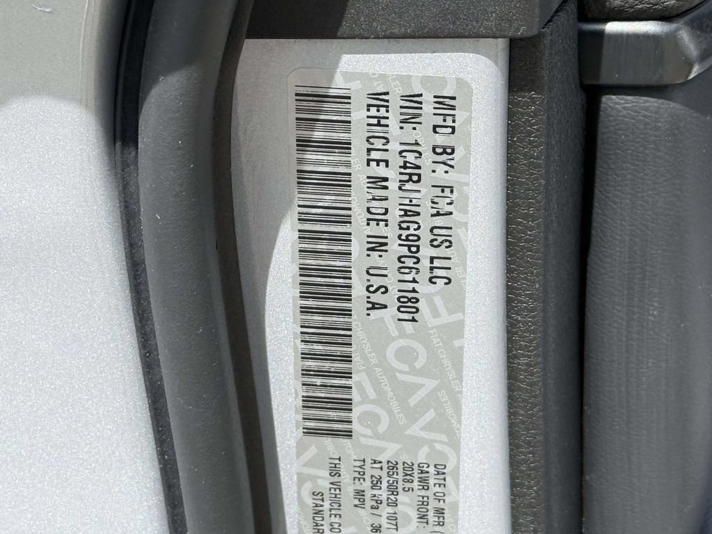 Used 2023 Jeep Grand Cherokee Altitude AWD/4WD image 31