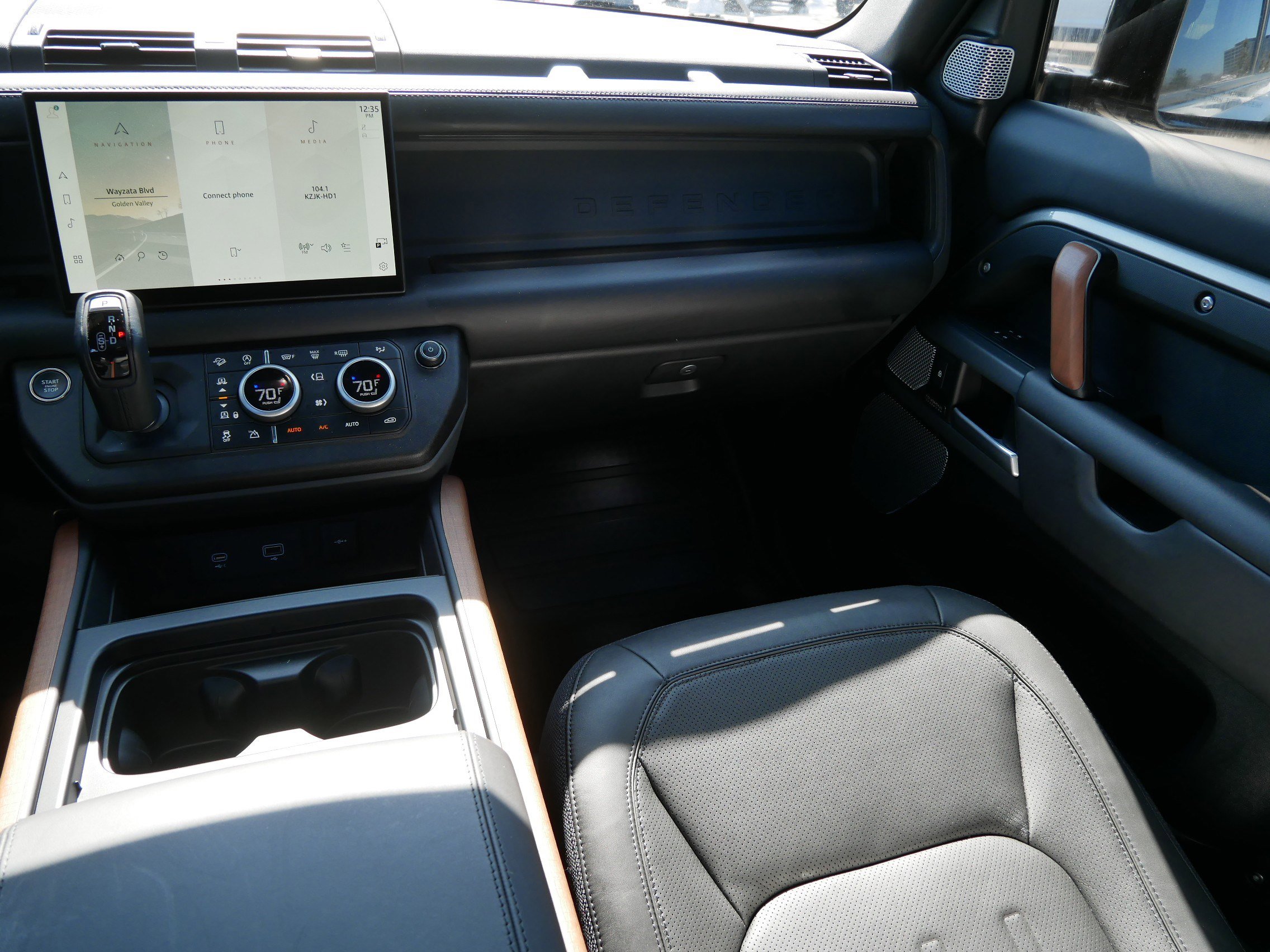 Used 2024 Land Rover Defender 130 X AWD/4WD image 11