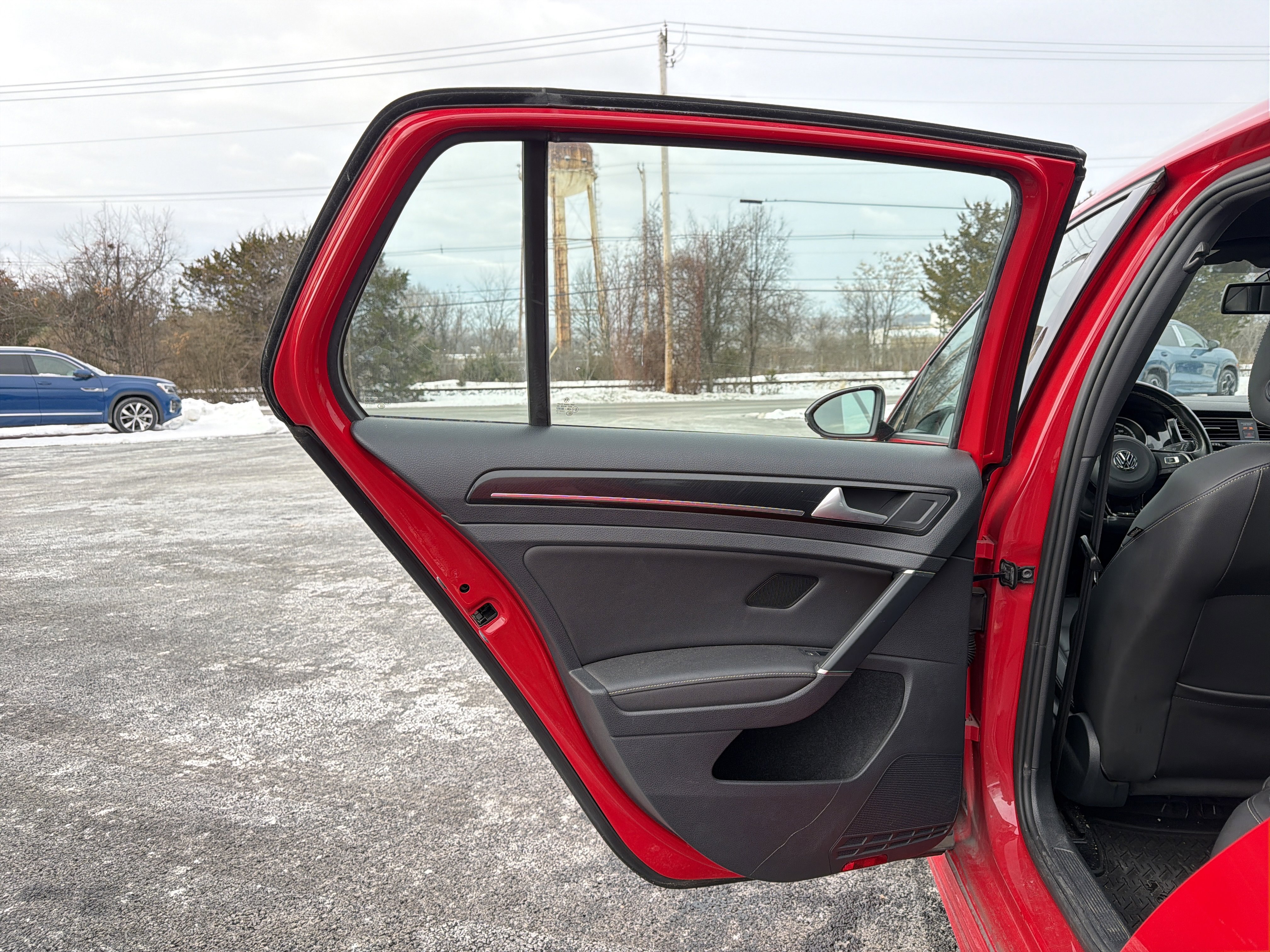 Used 2015 Volkswagen Golf R 4-Door image 27