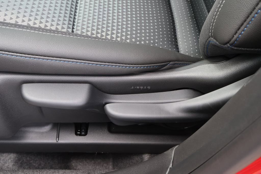 New 2026 Chevrolet Trax LT w/ Sunroof Package FWD image 17