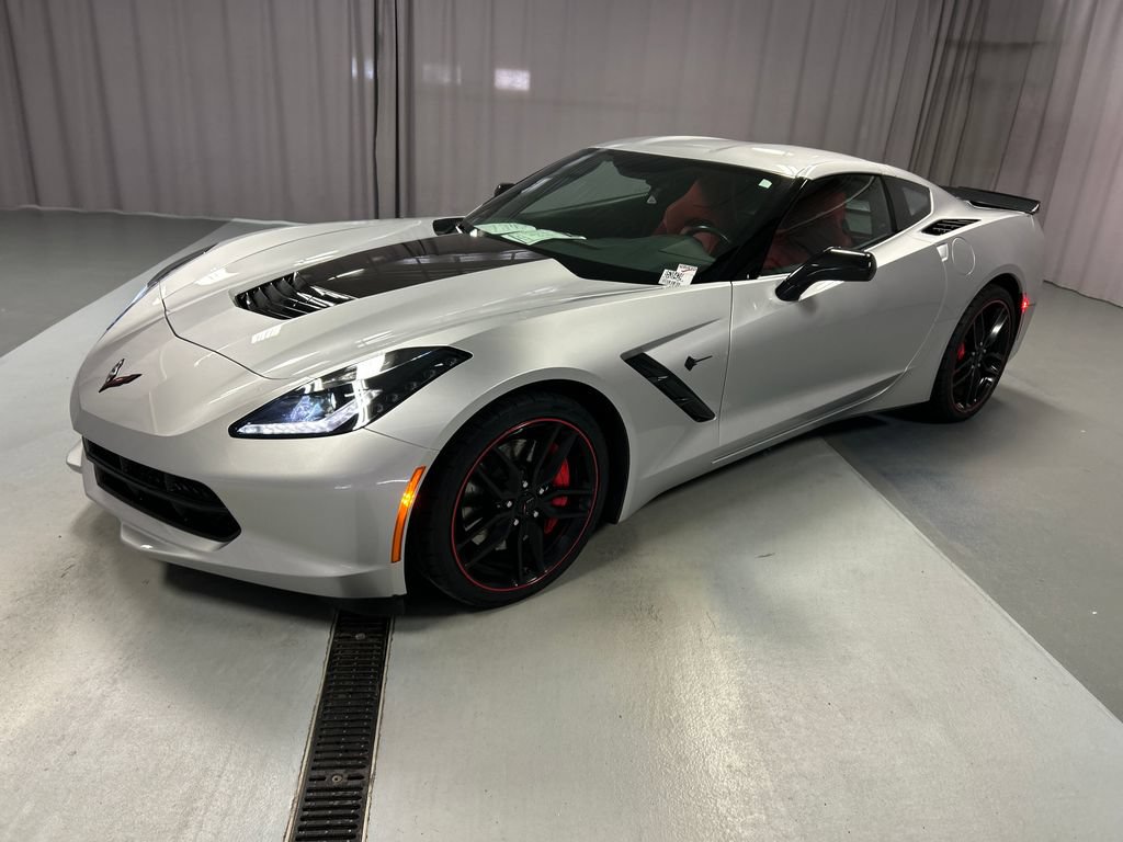 Used 2018 Chevrolet Corvette Stingray Coupe RWD image 3