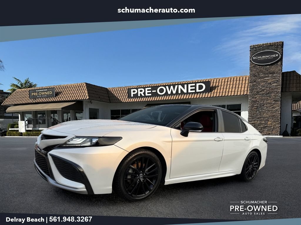 Used 2022 Toyota Camry XSE FWD image 3