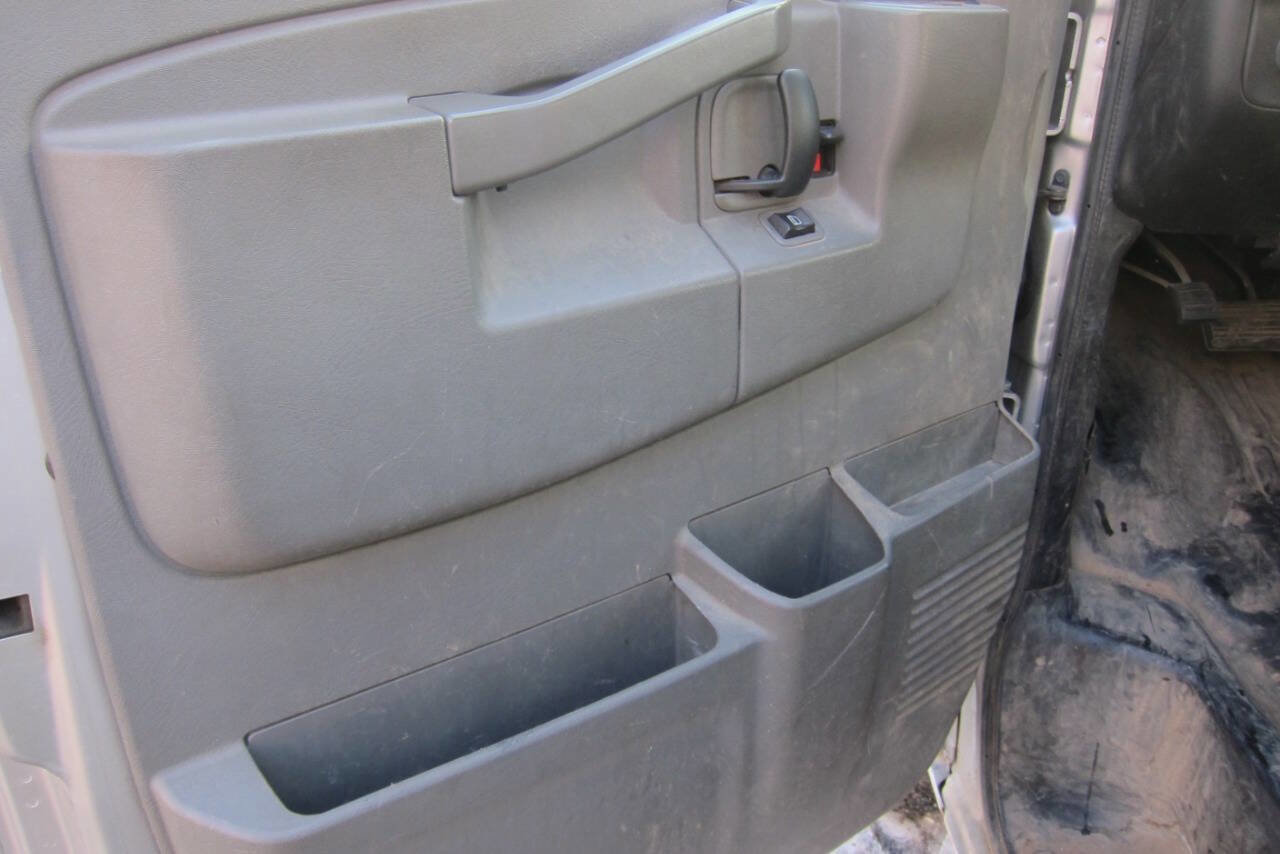 Used 2020 Chevrolet Express 3500 w/ Driver Convenience Package image 6