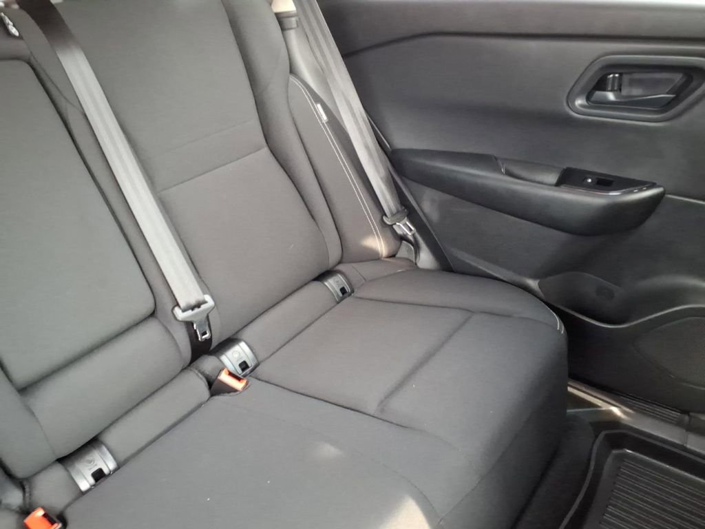 Used 2025 Nissan Rogue S FWD image 18