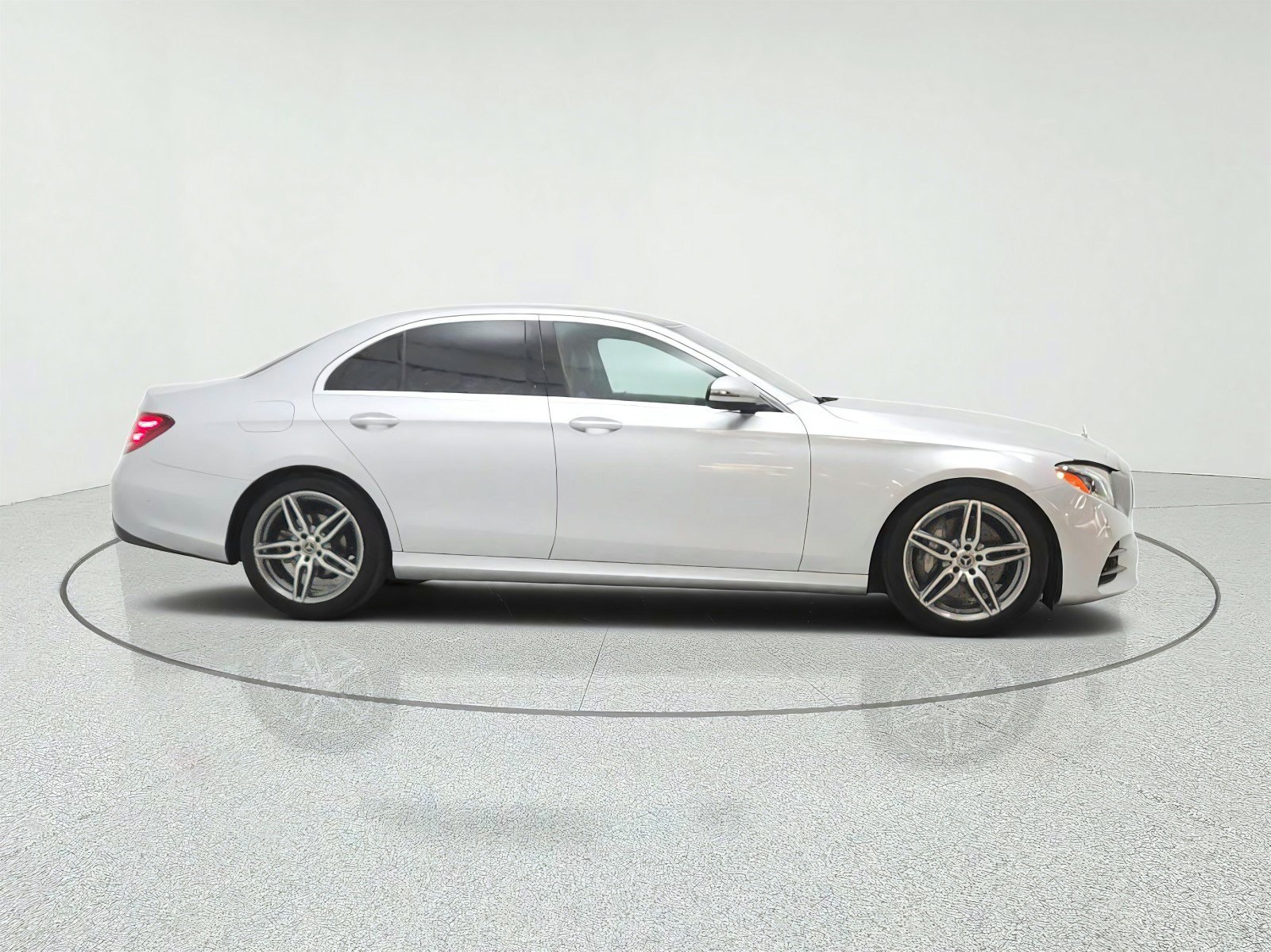 Used 2019 Mercedes-Benz E 300 image 4
