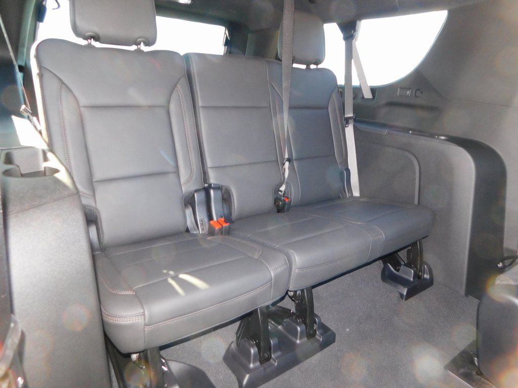 New 2025 Chevrolet Suburban High Country image 35