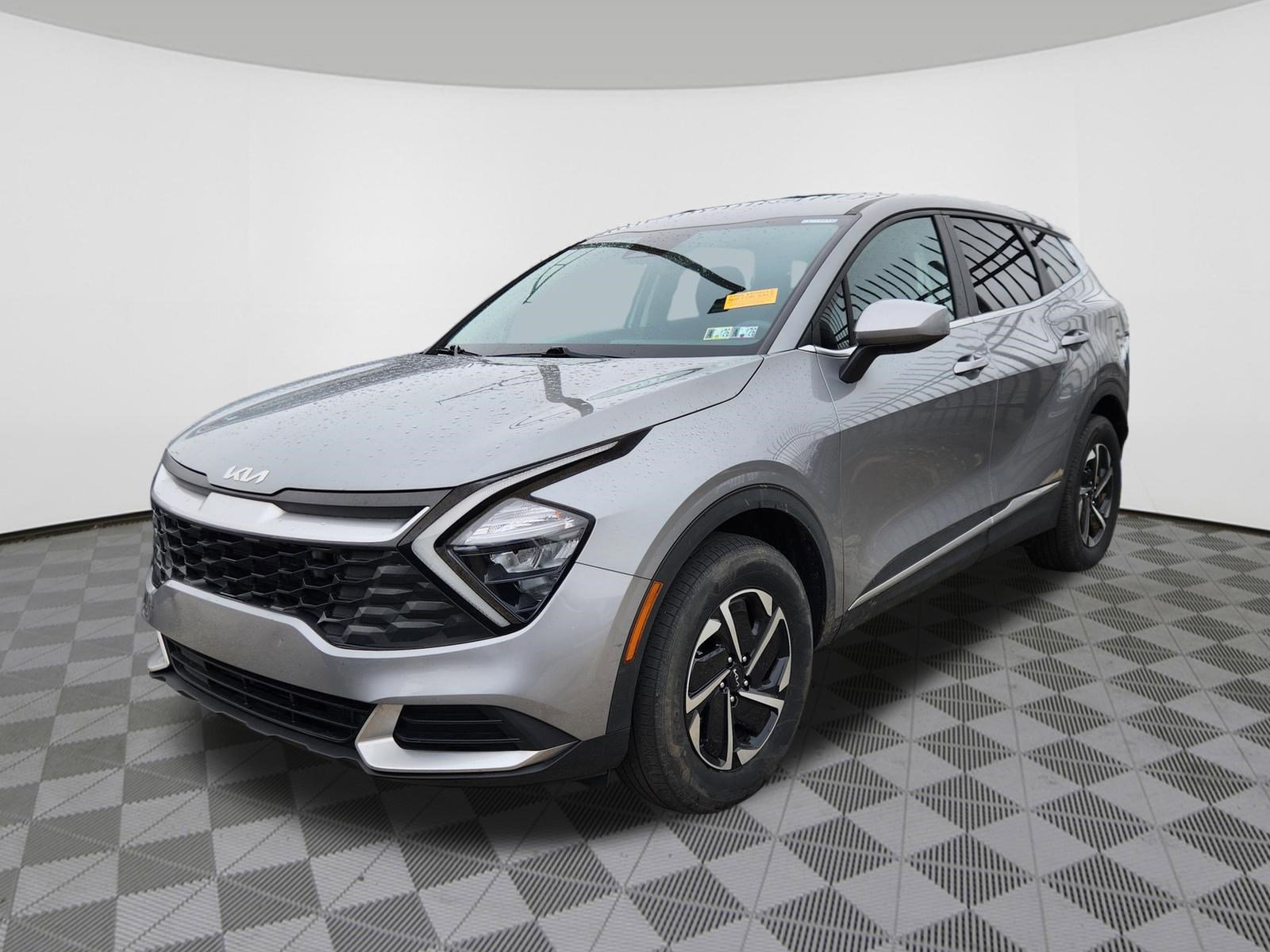 Used 2023 Kia Sportage LX image 2