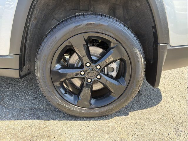 Certified 2025 Jeep Grand Cherokee L Limited w/ Luxury Tech Group II AWD/4WD image 22