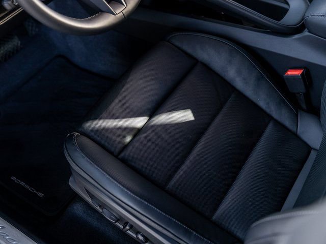 Certified 2025 Porsche Macan Electric image 27