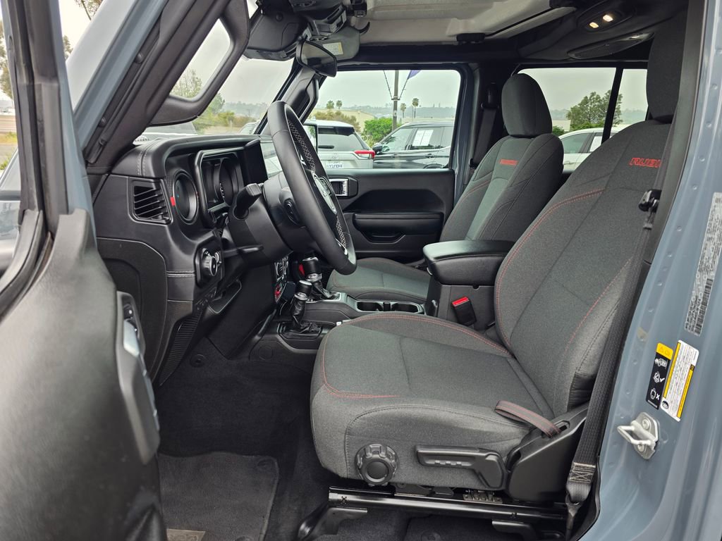 Used 2025 Jeep Wrangler Rubicon image 16