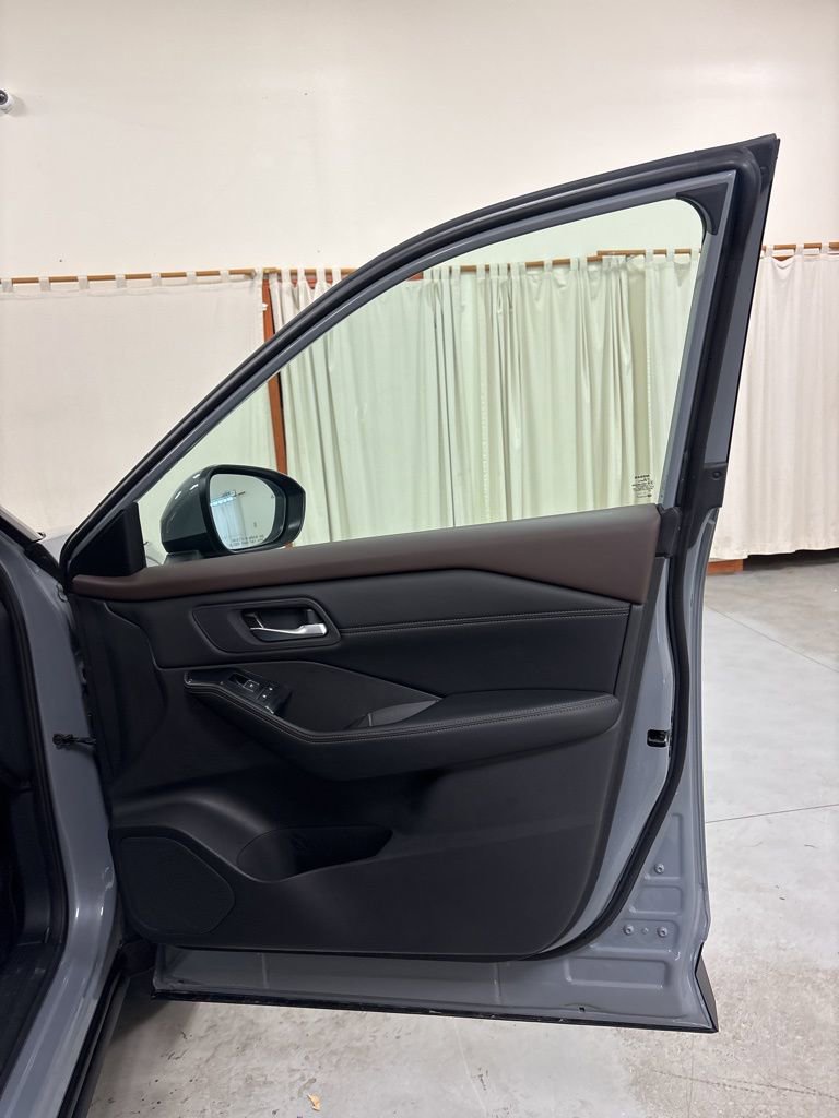 Used 2023 Nissan Rogue SL AWD/4WD image 31