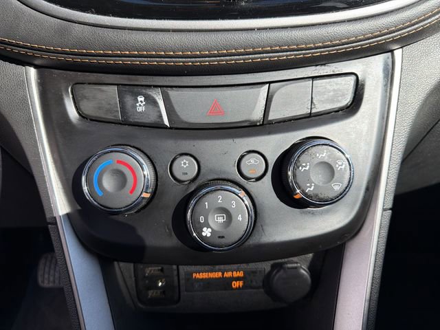 Used 2021 Chevrolet Trax LT w/ LT Convenience Package image 20