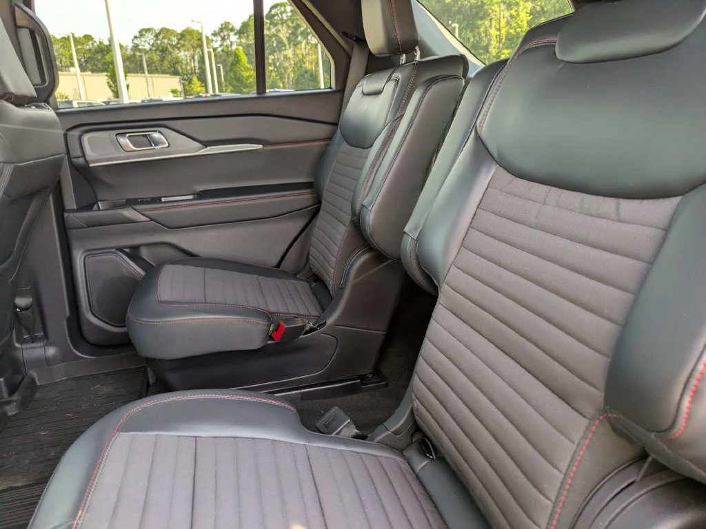 New 2026 Ford Explorer ST-Line w/ ST-Line Street Pack RWD image 15