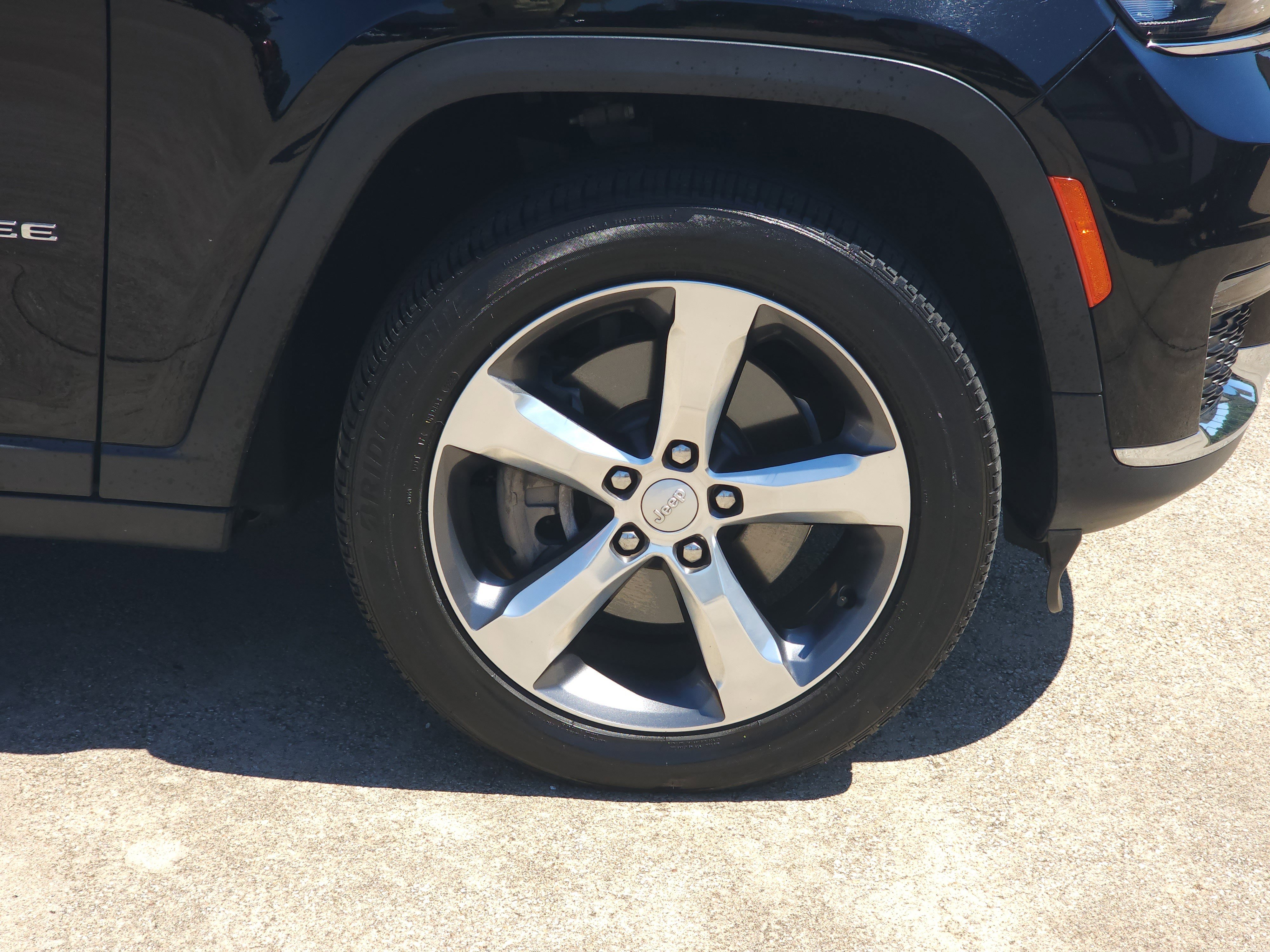Used 2021 Jeep Grand Cherokee L Limited AWD/4WD image 11