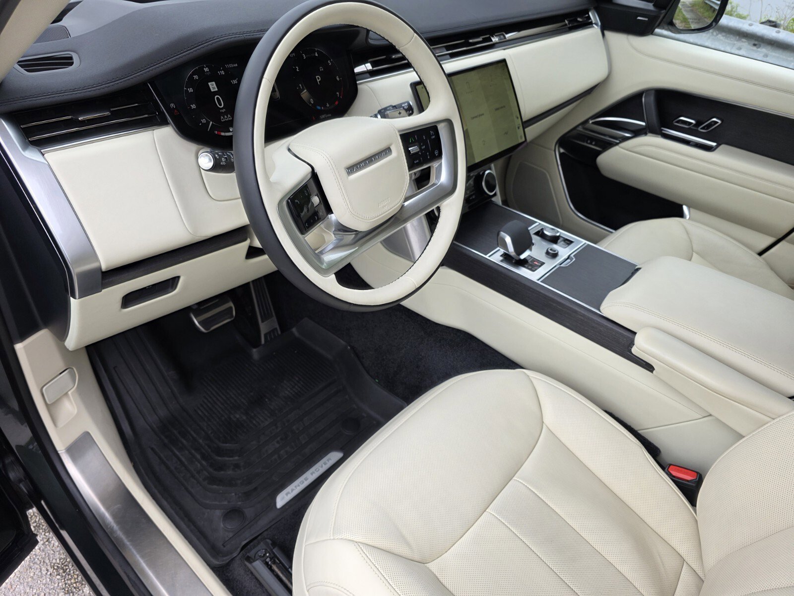 Certified 2023 Land Rover Range Rover SE image 11