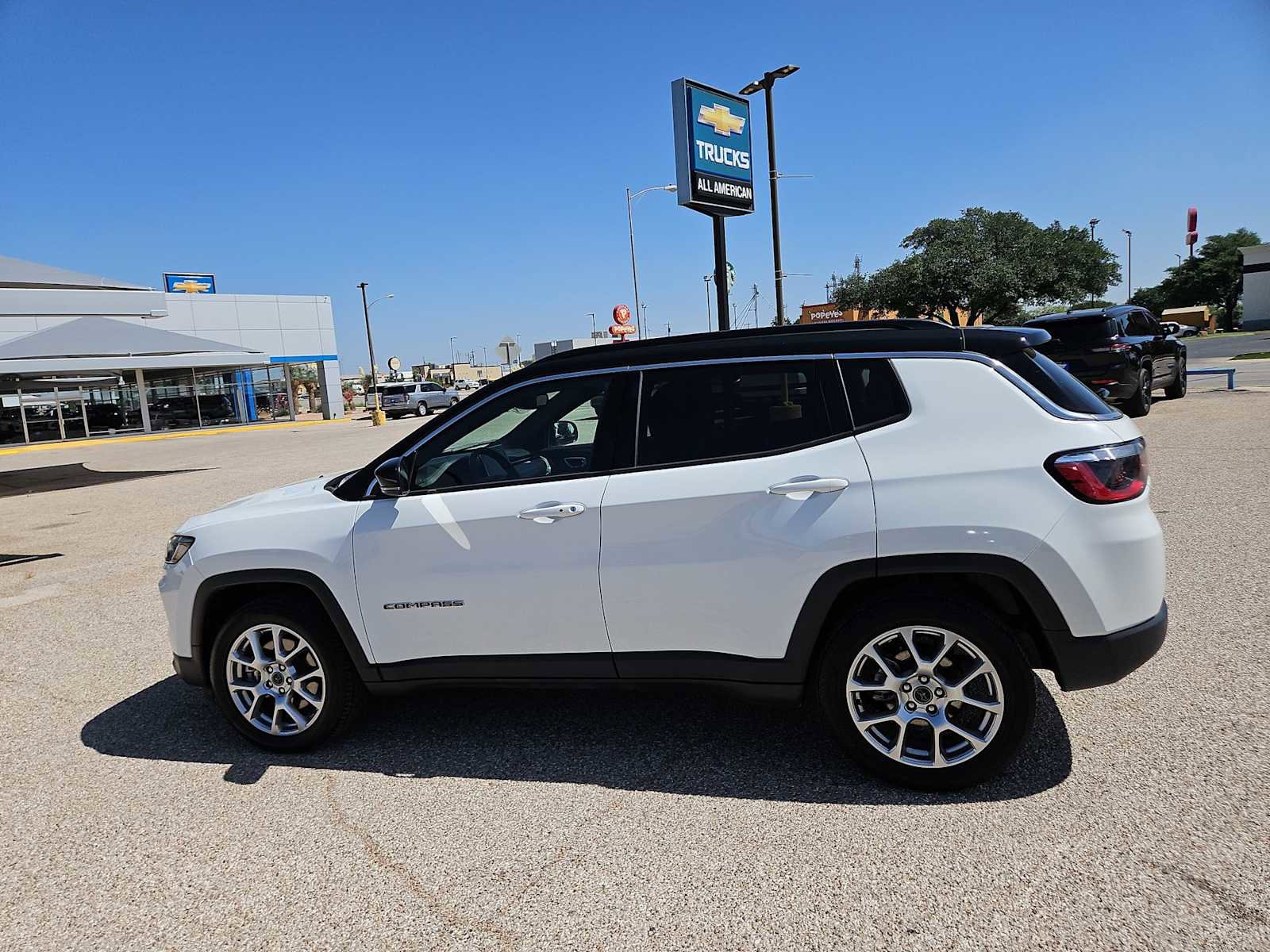 Used 2025 Jeep Compass Limited AWD/4WD image 5