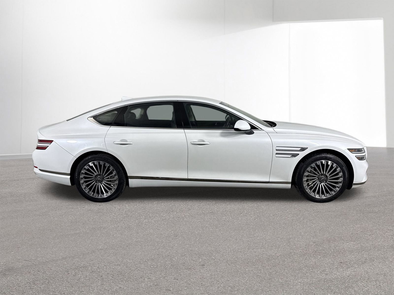 Used 2024 Genesis G80 image 34