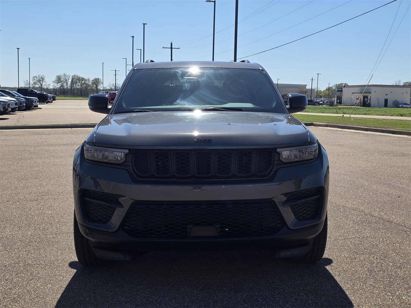 Used 2024 Jeep Grand Cherokee Altitude image 3