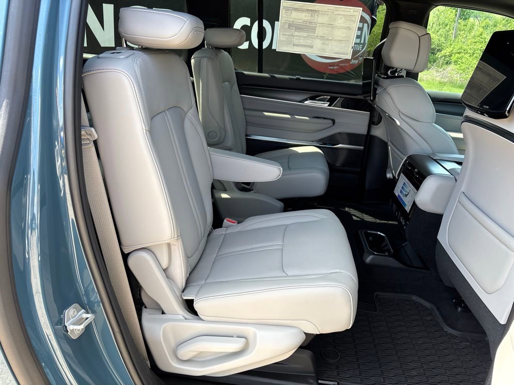 New 2026 Jeep Grand Wagoneer L Summit AWD/4WD image 32