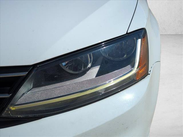 Used 2017 Volkswagen Jetta Sport FWD image 9