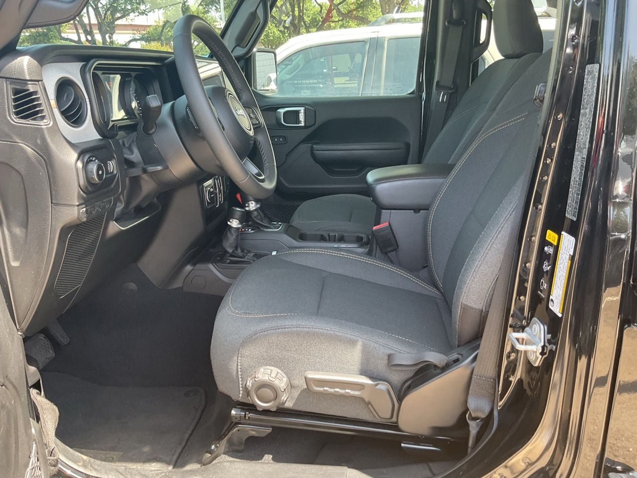 Used 2025 Jeep Wrangler Unlimited Sport AWD/4WD image 8
