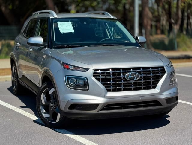 Used 2025 Hyundai Venue SEL FWD image 24