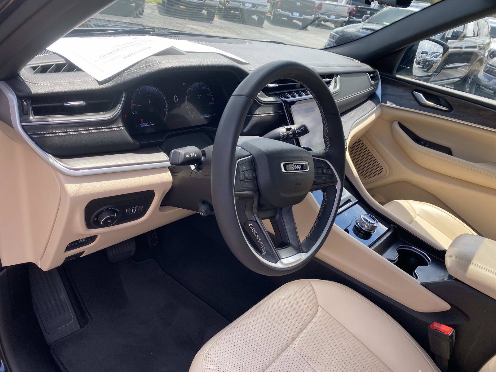 Used 2024 Jeep Grand Cherokee Limited w/ Luxury Tech Group II RWD image 28