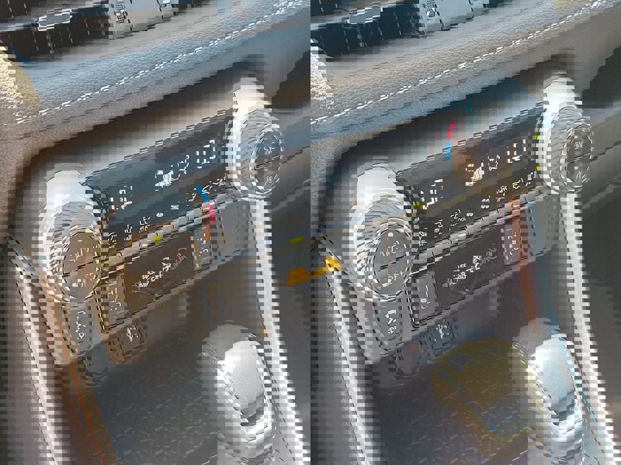 Used 2023 Toyota RAV4 XLE Premium image 27