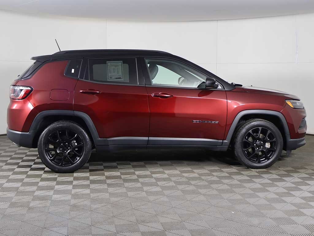 Used 2022 Jeep Compass Altitude w/ Sun and Sound Group image 18