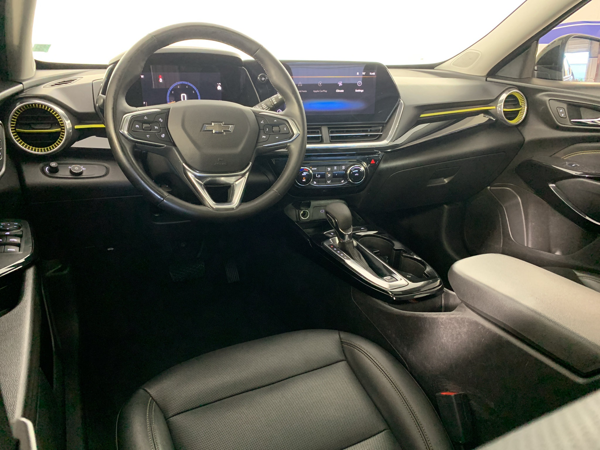 Used 2025 Chevrolet Trax ACTIV w/ Sunroof Package FWD image 32