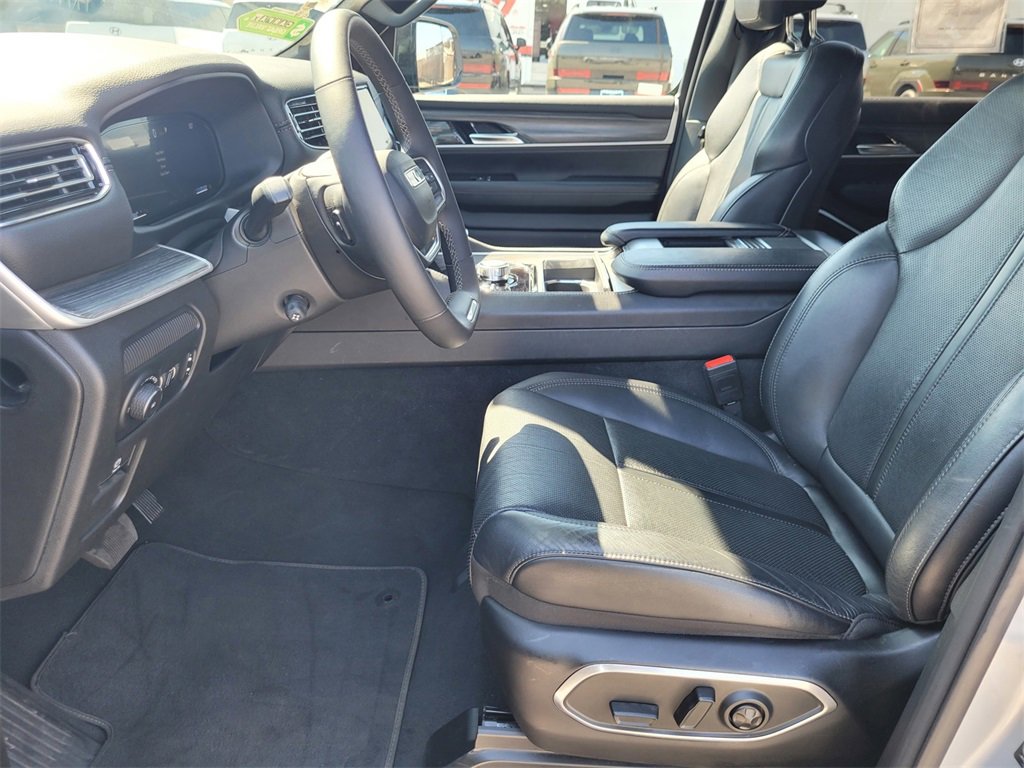 Used 2023 Jeep Wagoneer L Series II image 16