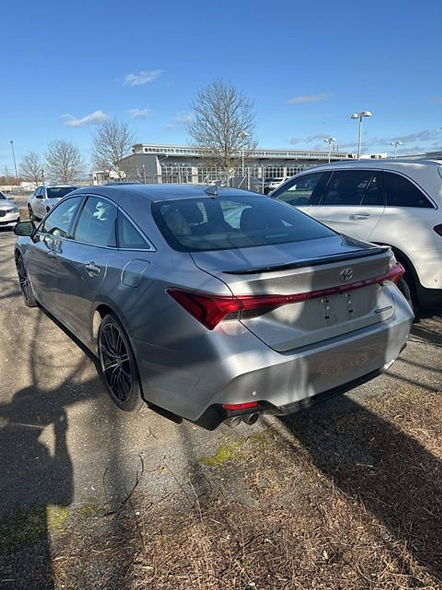 Used 2019 Toyota Avalon Touring w/ Advanced Safety Package image 4