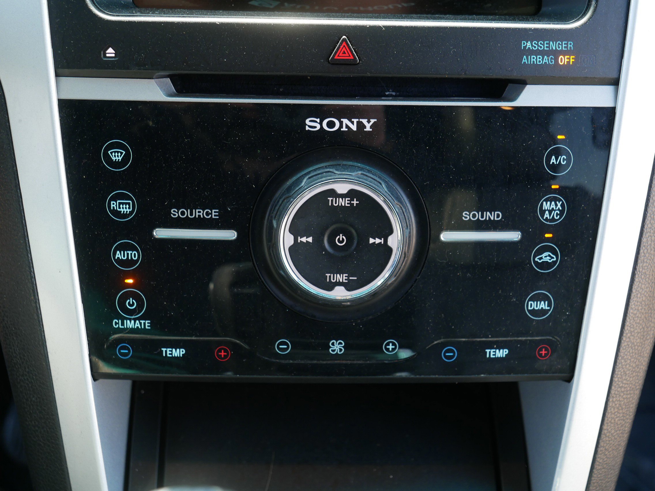 Used 2014 Ford Explorer Limited w/ Equipment Group 302A AWD/4WD image 28