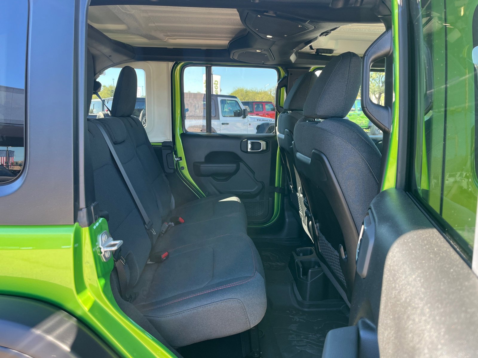 Used 2025 Jeep Wrangler Unlimited Rubicon w/ Technology Group image 18