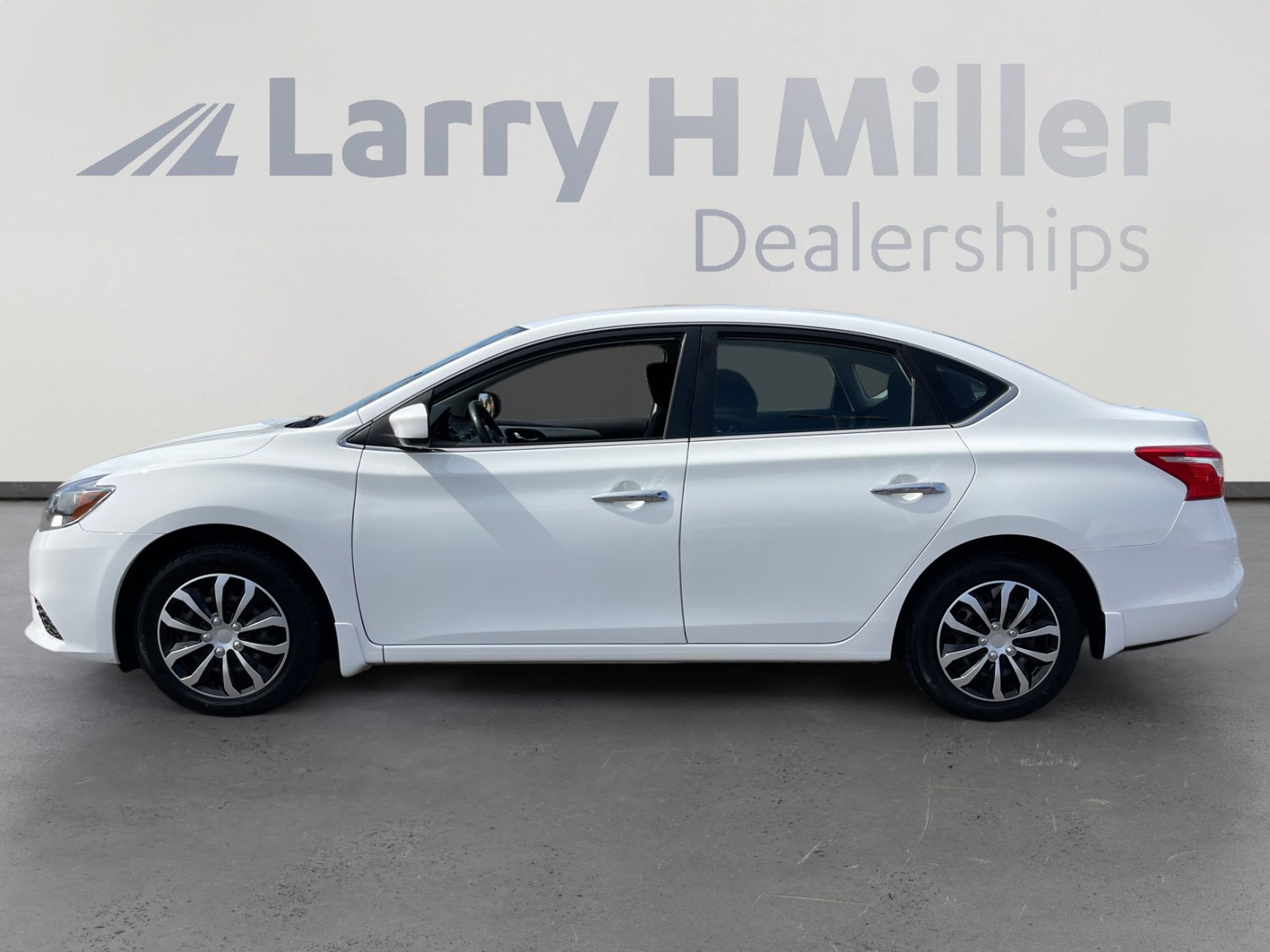 Used 2019 Nissan Sentra S FWD image 2