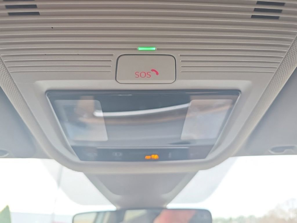 Used 2025 Volkswagen Atlas SE image 33